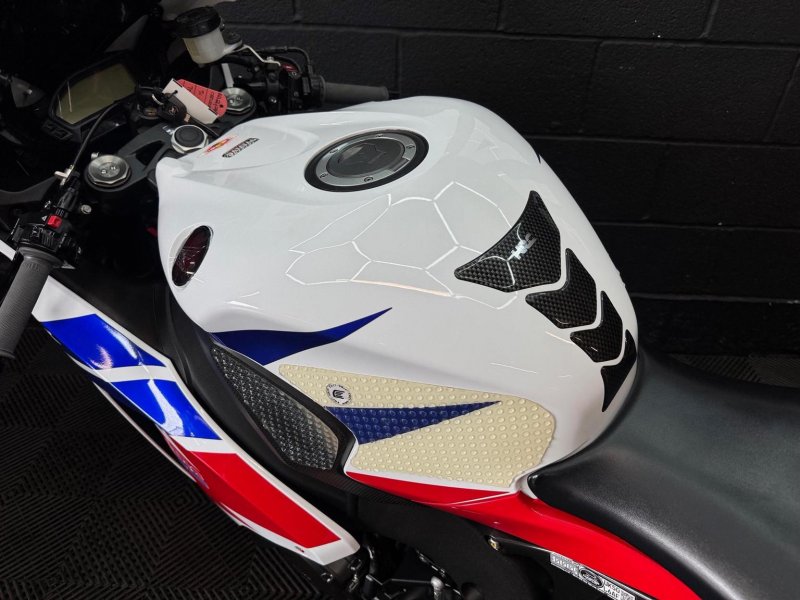 HONDA CBR1000RR Fireblade