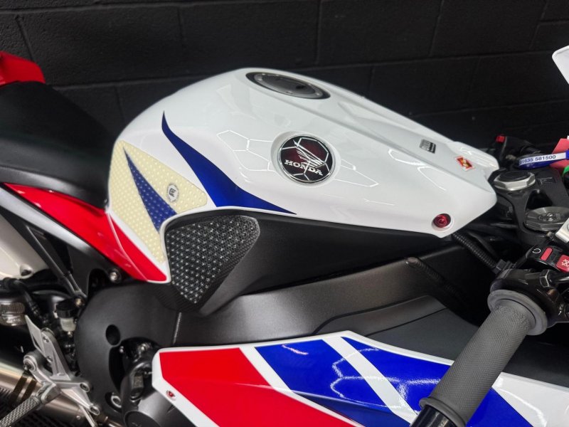 HONDA CBR1000RR Fireblade
