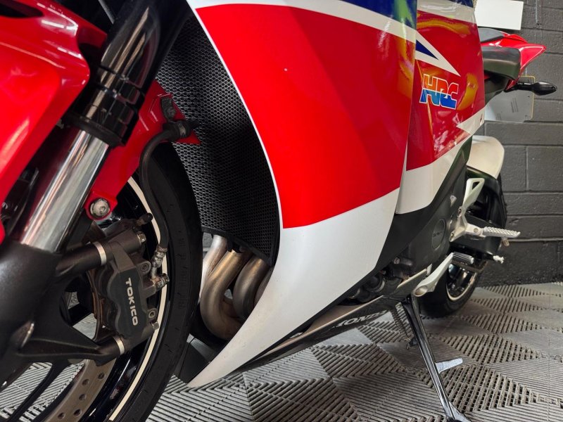 HONDA CBR1000RR Fireblade