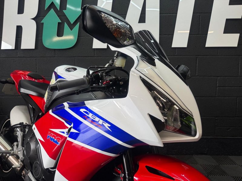 HONDA CBR1000RR Fireblade
