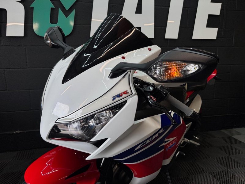 HONDA CBR1000RR Fireblade