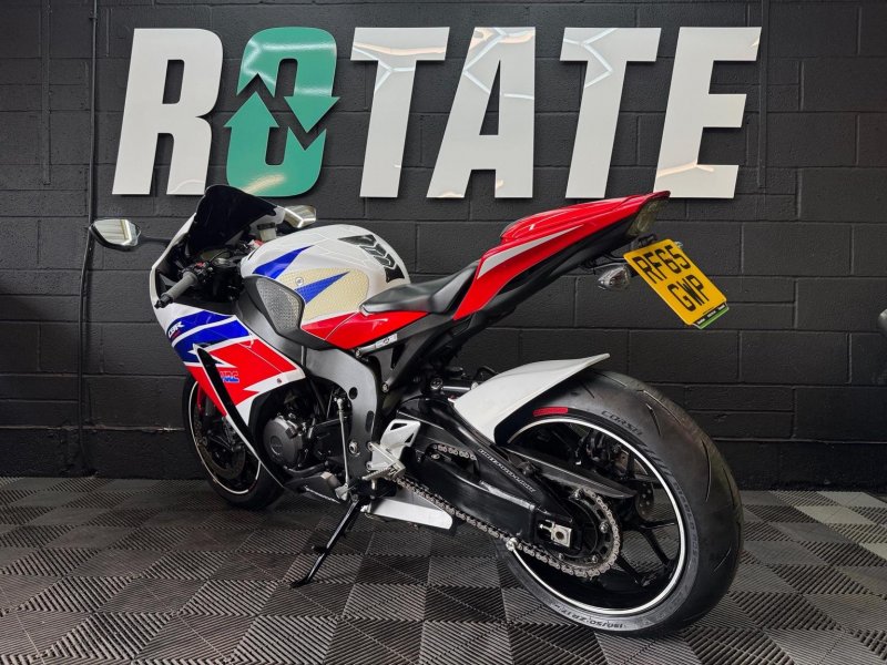 HONDA CBR1000RR Fireblade