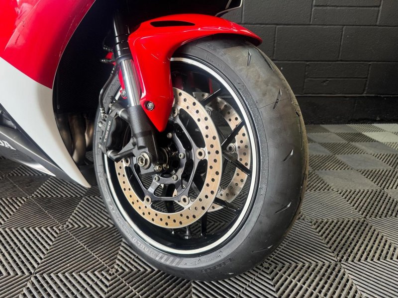 HONDA CBR1000RR Fireblade