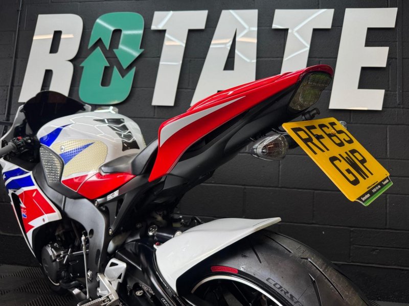 HONDA CBR1000RR Fireblade