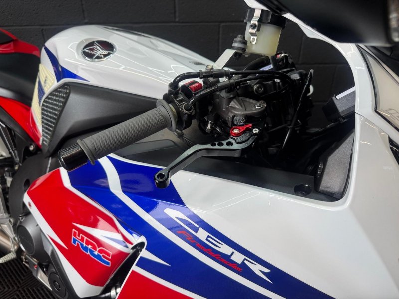 HONDA CBR1000RR Fireblade