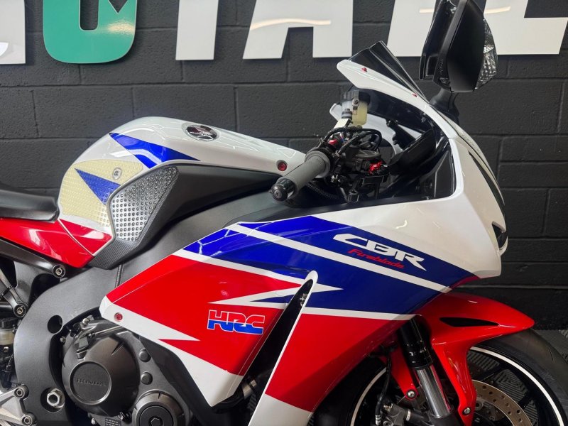 HONDA CBR1000RR Fireblade