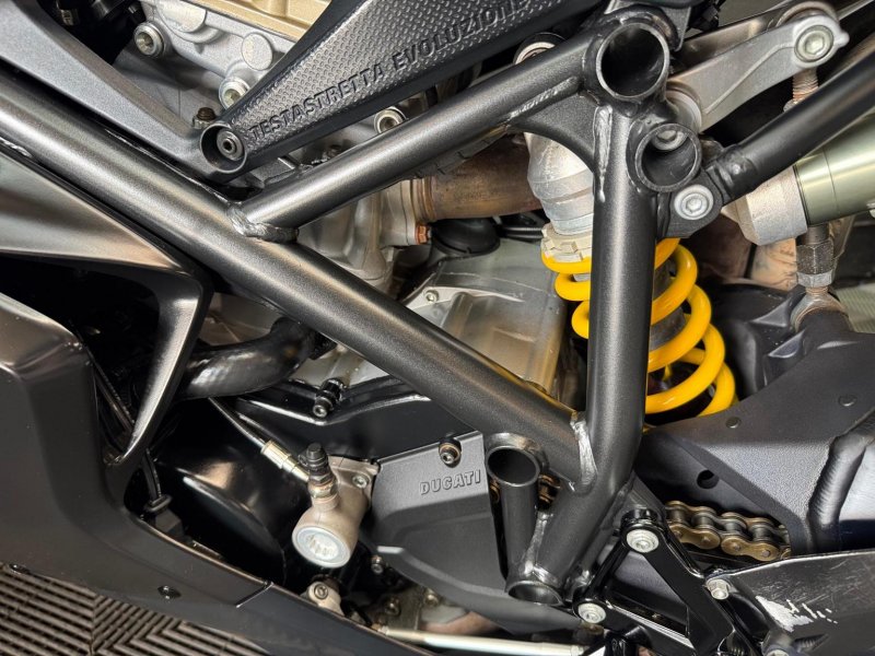 DUCATI 848