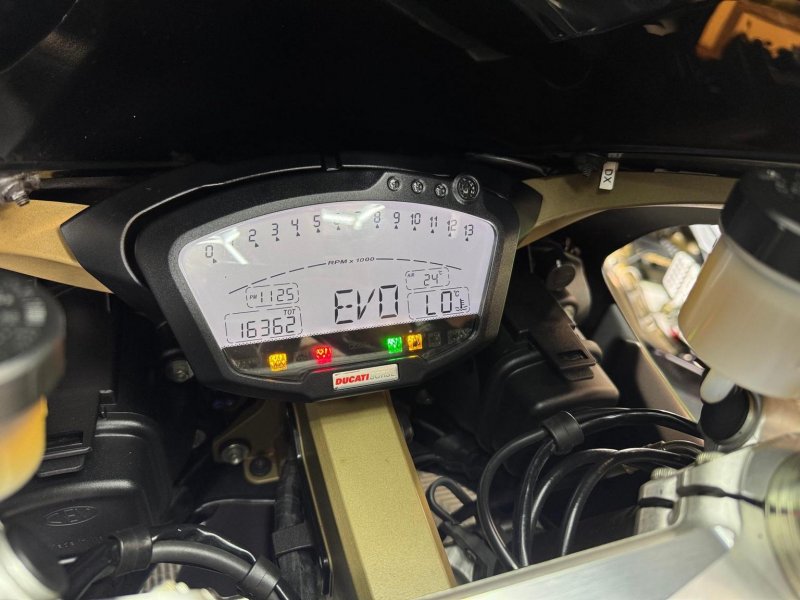 DUCATI 848
