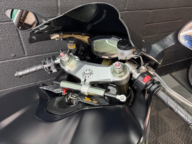 DUCATI 848