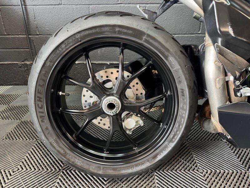 DUCATI 848