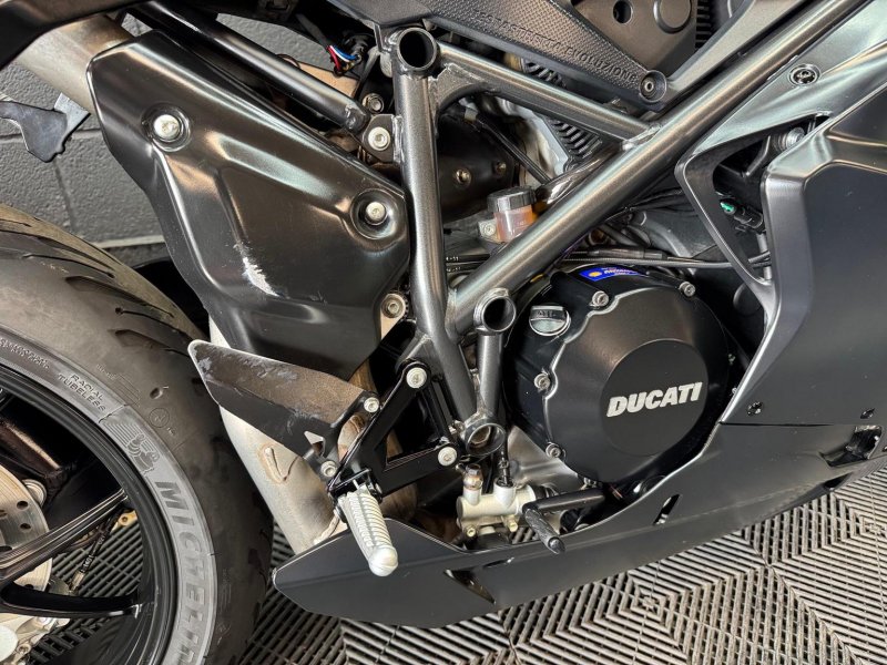 DUCATI 848