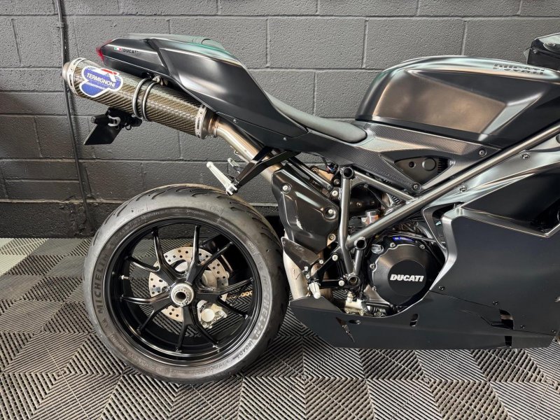 DUCATI 848