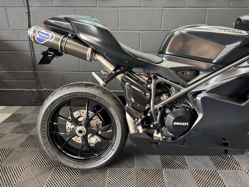 DUCATI 848