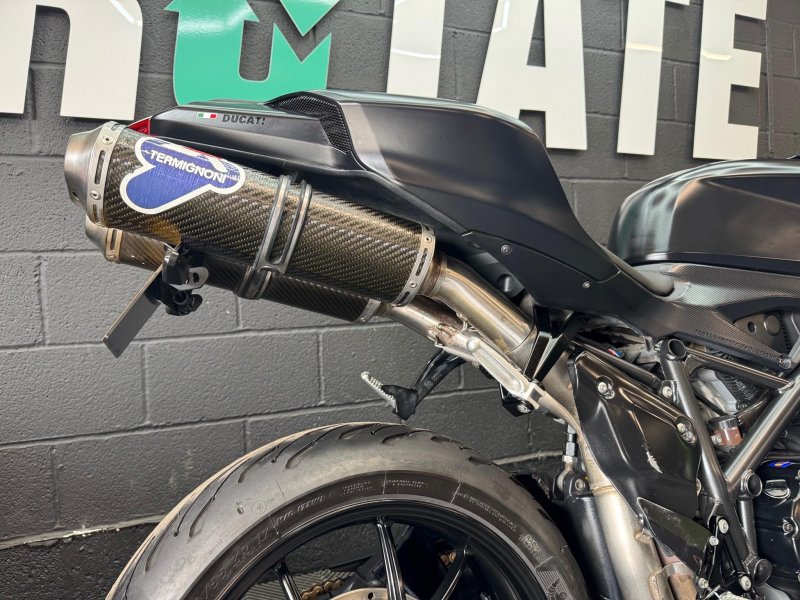 DUCATI 848