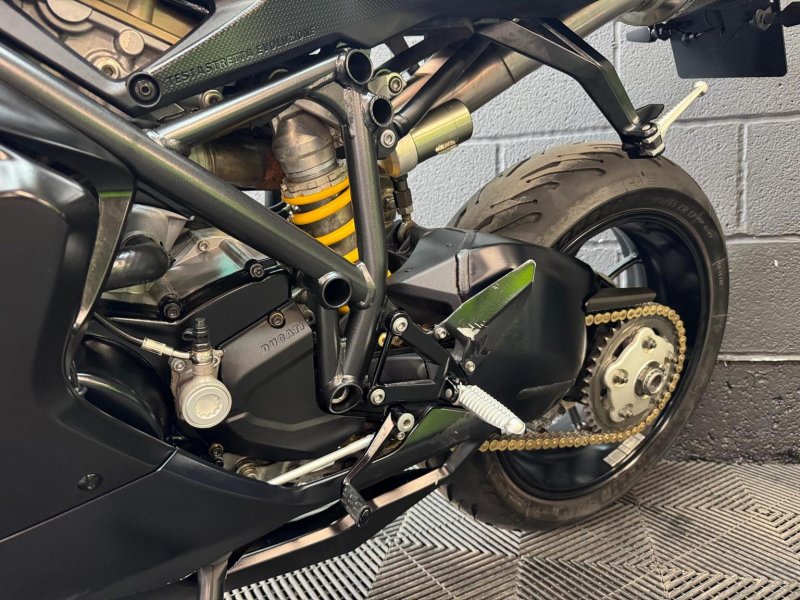 DUCATI 848