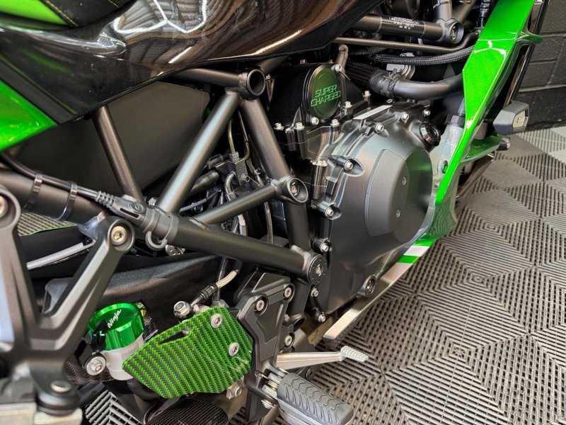 KAWASAKI Ninja H2 SX