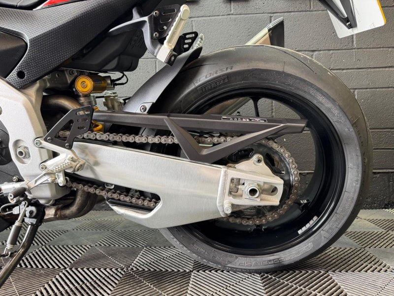 APRILIA Tuono 1100 V4