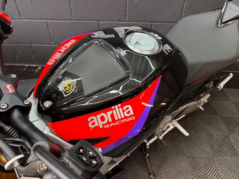 APRILIA Tuono 1100 V4