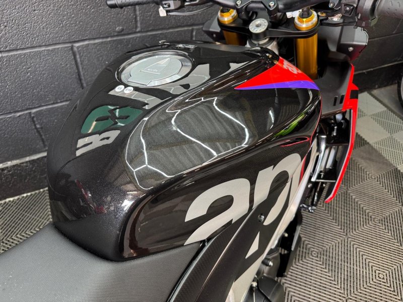 APRILIA Tuono 1100 V4