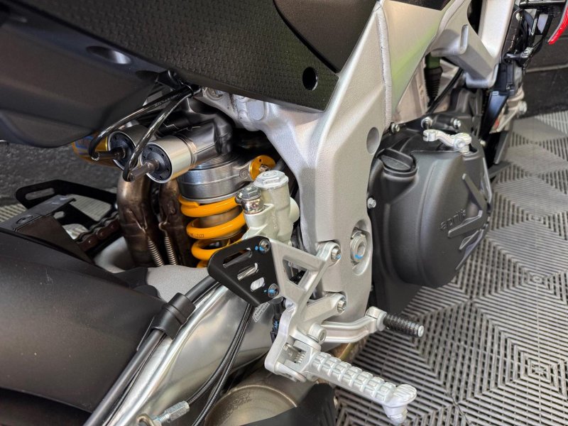 APRILIA Tuono 1100 V4