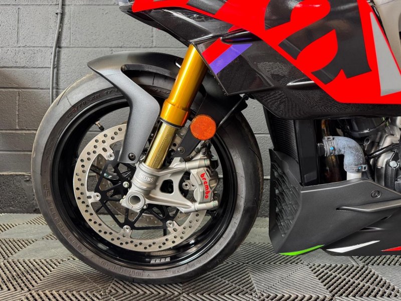APRILIA Tuono 1100 V4