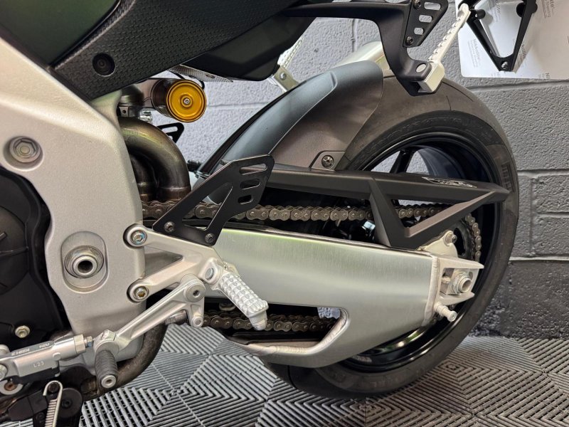APRILIA Tuono 1100 V4