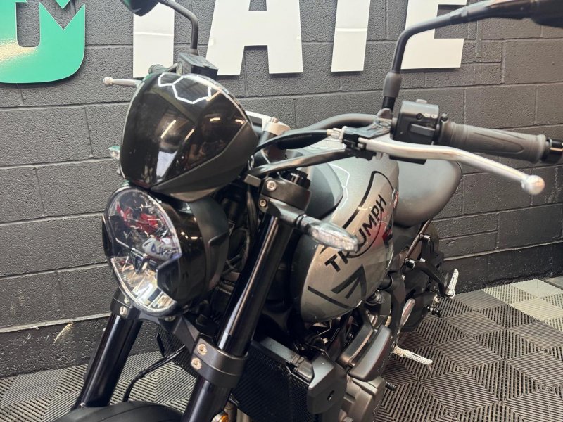 TRIUMPH Trident