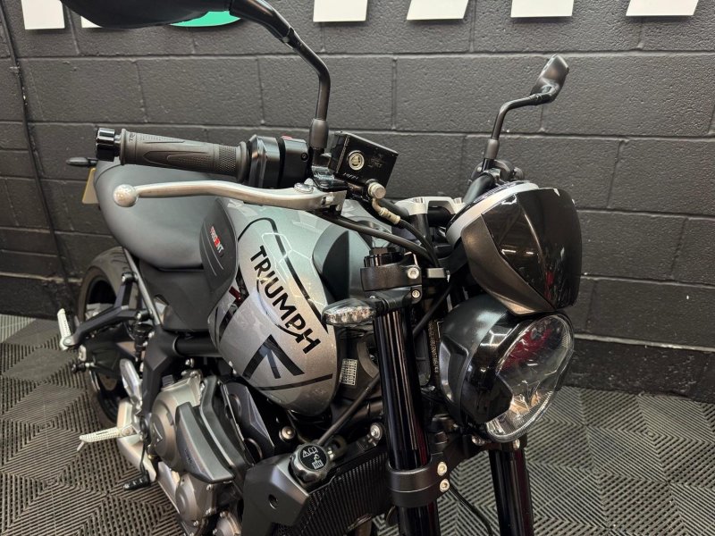 TRIUMPH Trident