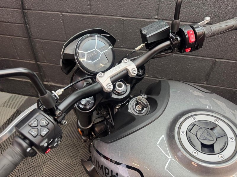 TRIUMPH Trident