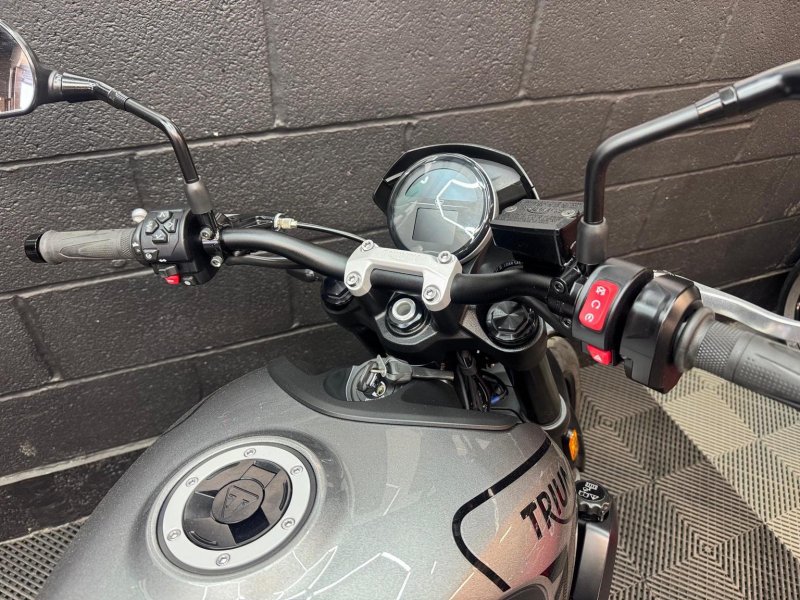 TRIUMPH Trident