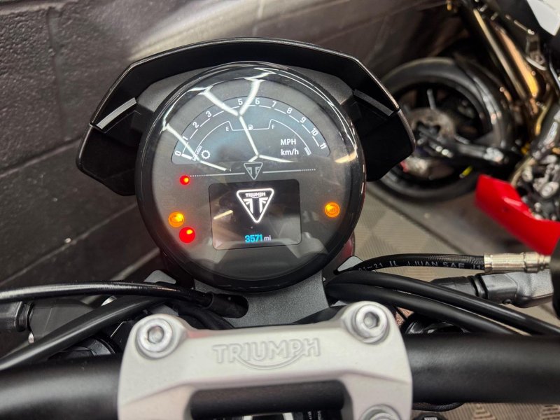 TRIUMPH Trident