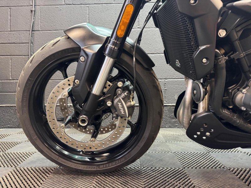 TRIUMPH Trident