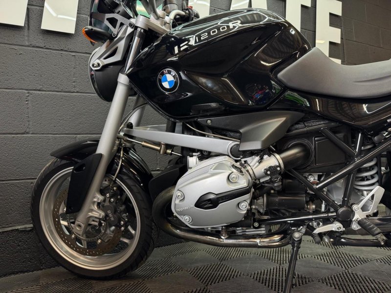 BMW R1200R