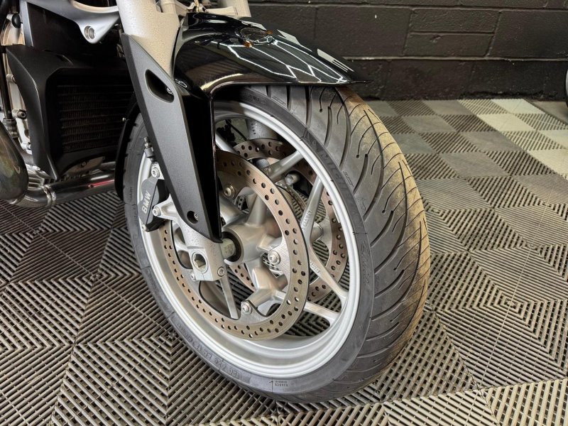 BMW R1200R