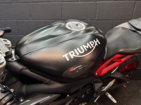 TRIUMPH DAYTONA 675