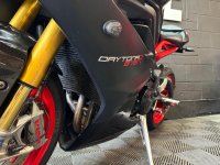 TRIUMPH DAYTONA 675