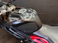 TRIUMPH DAYTONA 675