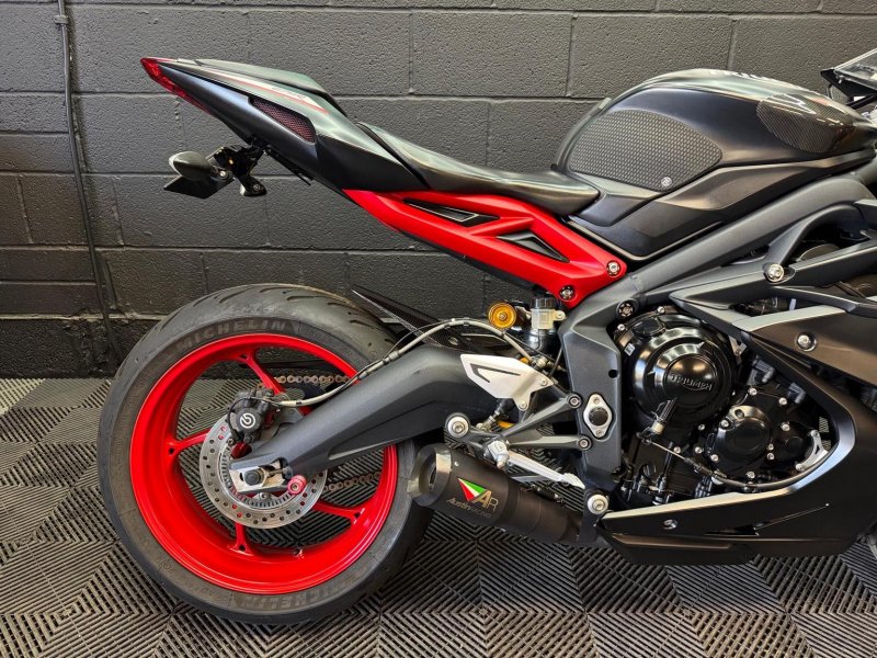 TRIUMPH DAYTONA 675