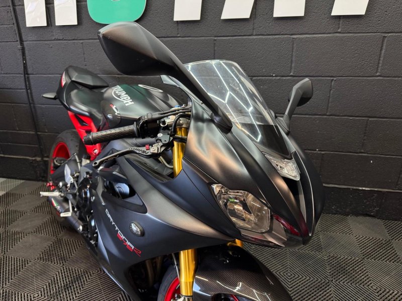 TRIUMPH DAYTONA 675