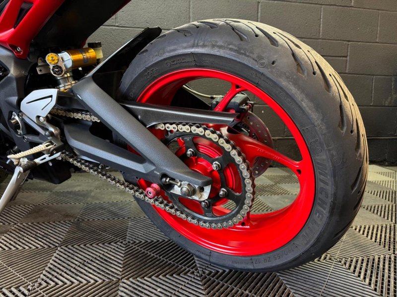 TRIUMPH DAYTONA 675