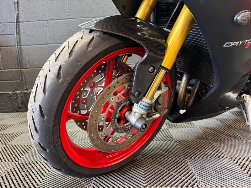 TRIUMPH DAYTONA 675