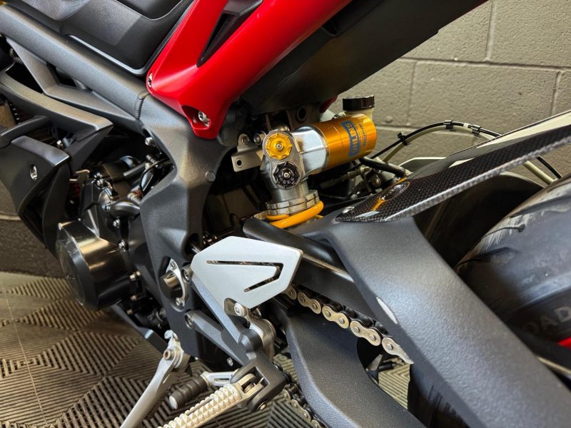 TRIUMPH DAYTONA 675