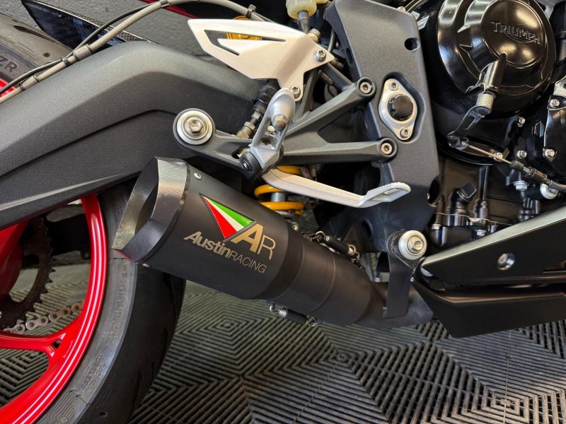 TRIUMPH DAYTONA 675