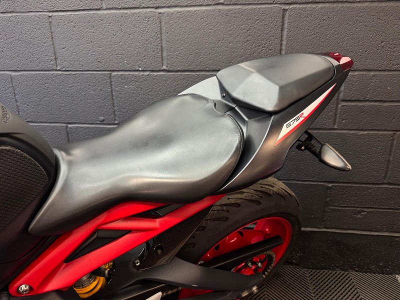 TRIUMPH DAYTONA 675