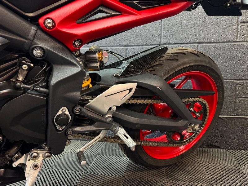TRIUMPH DAYTONA 675