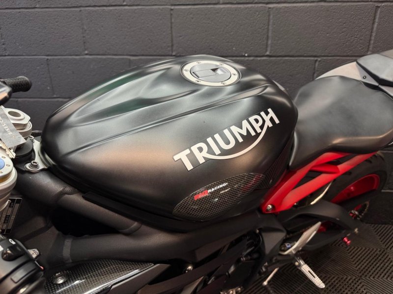 TRIUMPH DAYTONA 675