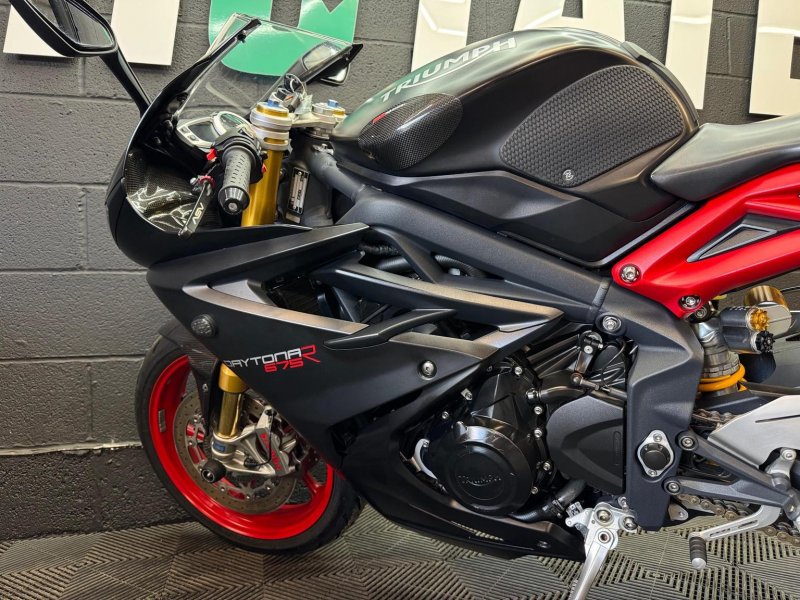 TRIUMPH DAYTONA 675