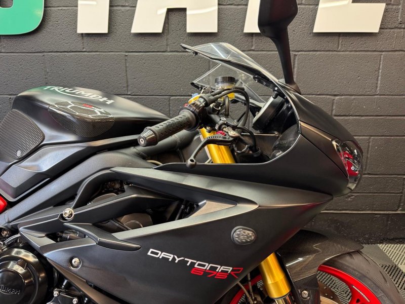 TRIUMPH DAYTONA 675
