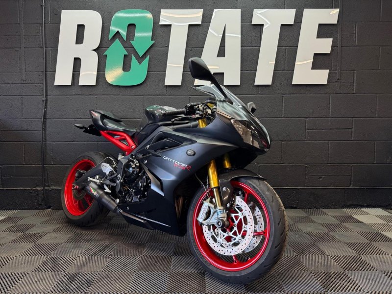 TRIUMPH DAYTONA 675