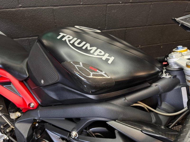 TRIUMPH DAYTONA 675